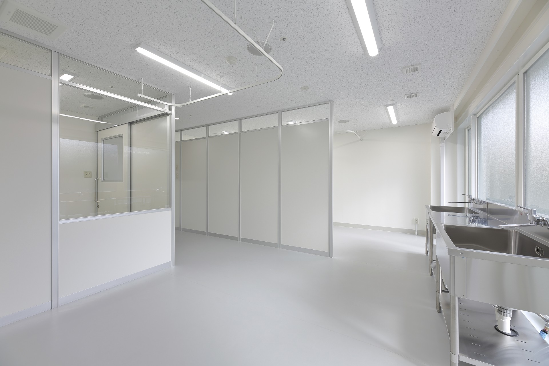 間仕切り変更工事 2