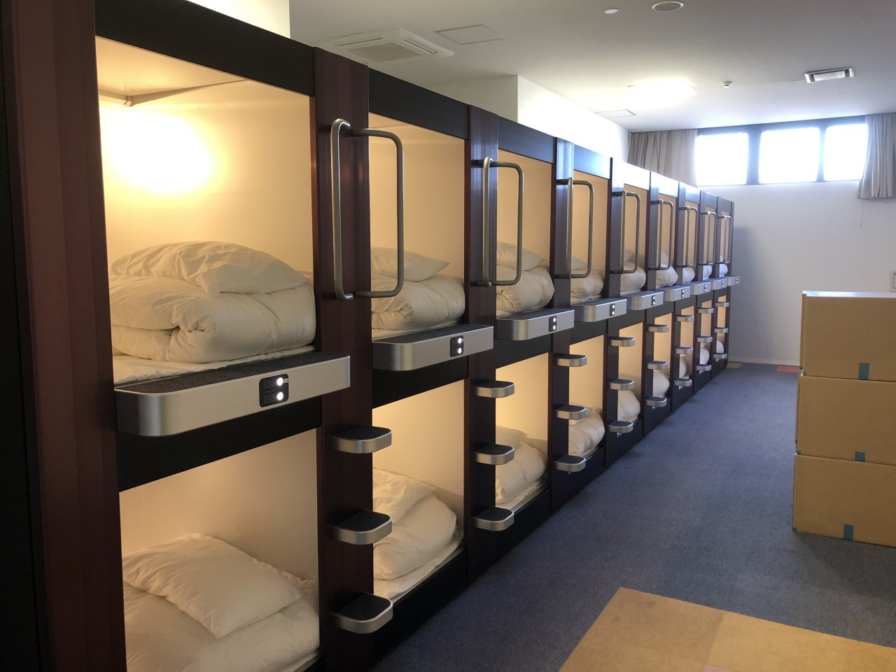 カプセルベッド設置 2